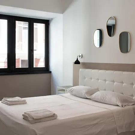 לינה וארוחת בוקר Boutique Four 3*