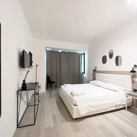 לינה וארוחת בוקר Boutique Four 3*