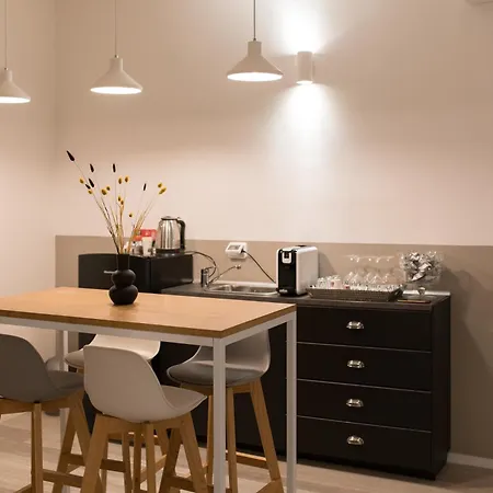 Boutique Four בארי